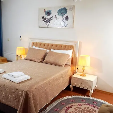 Zenofon Apartment